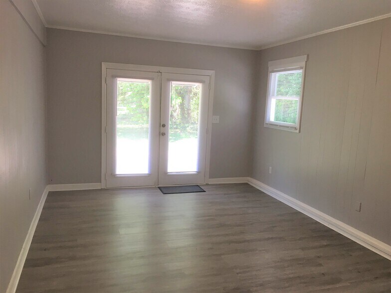 Family Room - 110 Gilliland Ave