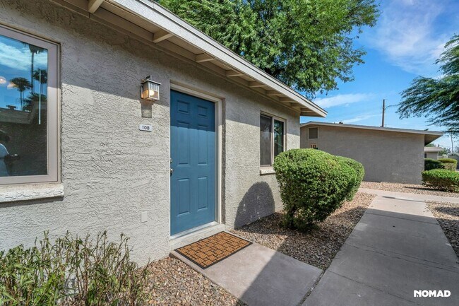 Building Photo - Charming 2BR Condo in Phoenix