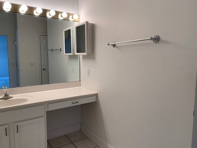 Building Photo - 190 Willow Oak Dr NW