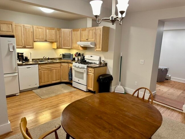 Building Photo - 43 Pleasant St