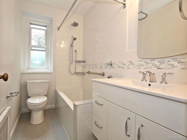 Building Photo - 490 Bleeker Ave