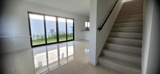 Building Photo - 110 NW 11th Ct