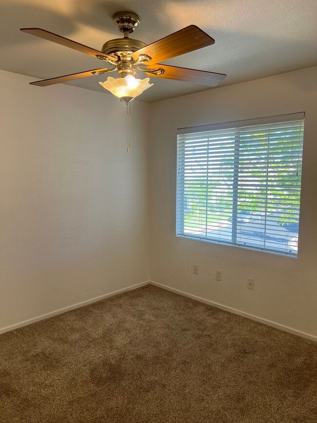 Building Photo - GORGEOUS 3 BEDROOM IN E. ROSEVILLE GATED COMMUNITY!!