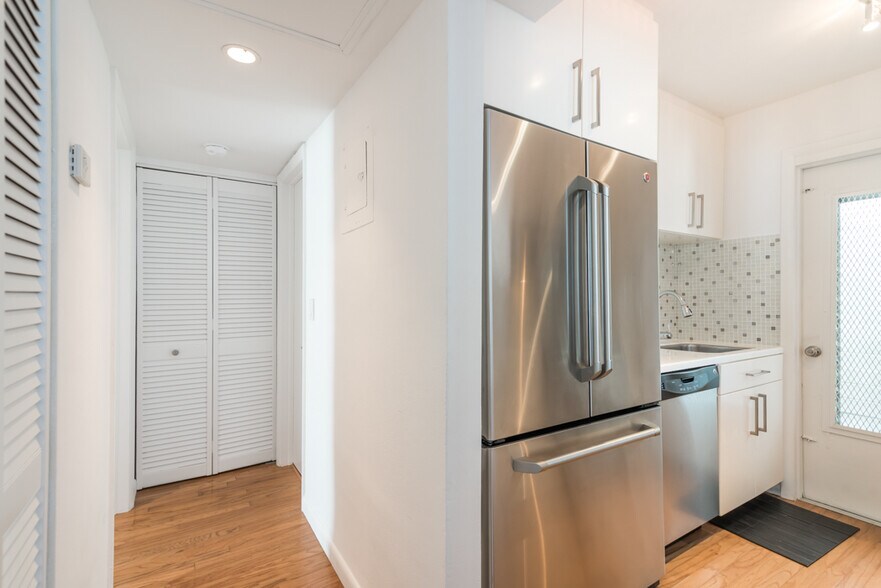 Building Photo - 1670 Bay Rd