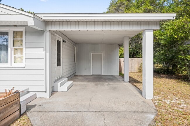 Building Photo - 354 Chicago Ave