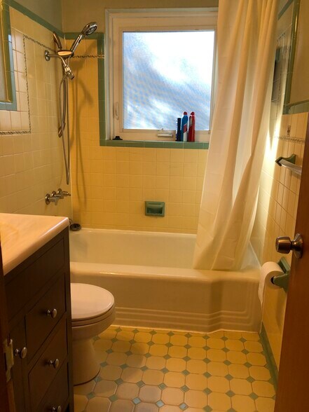 Bedroom 4 private bath - 2156 NW 4th Pl