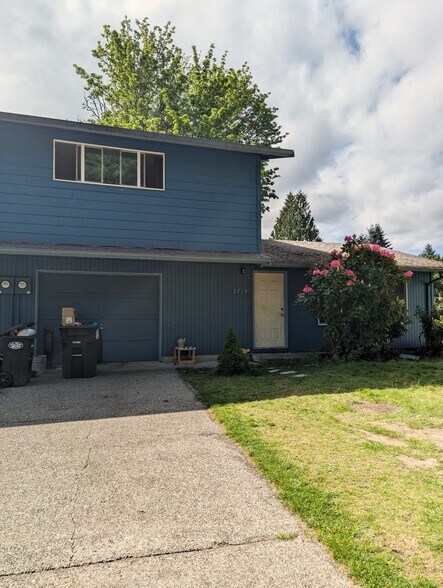 Building Photo - 2713 Wilderness Dr SE