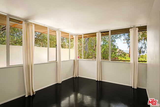 Building Photo - 541 Suncourt Terrace