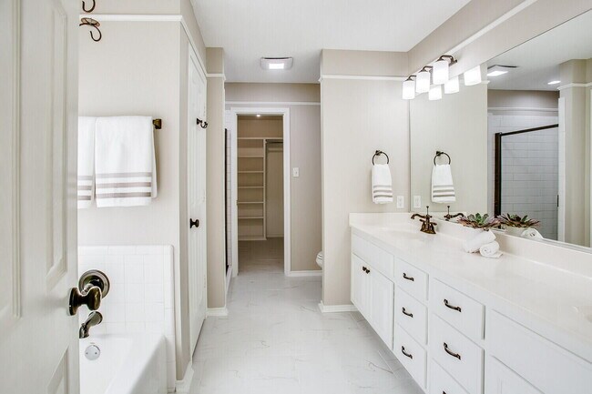 Building Photo - 142 N Utica Ave