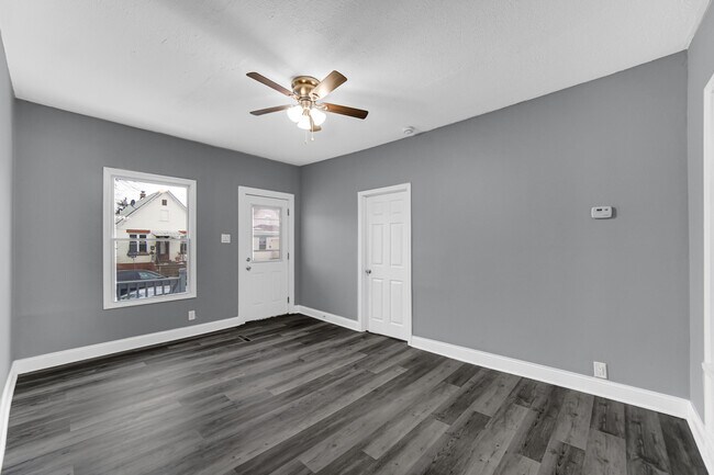 Building Photo - 5527 Alice Ave