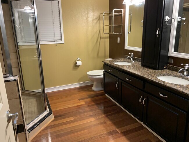 Building Photo - 15007 NE 12th St