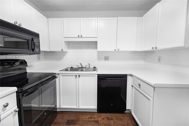 Building Photo - 232 Bentley Pl