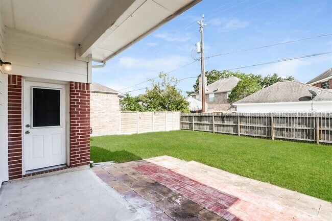 Building Photo - 2540 Pelican Dr