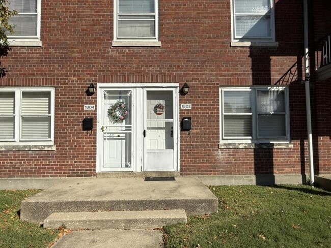 Building Photo - 1802 La Salle Pl