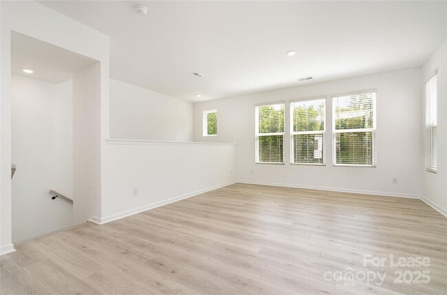 Building Photo - 1617 Blanche St