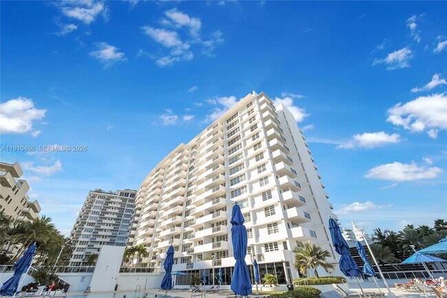 Building Photo - 100 Lincoln Rd