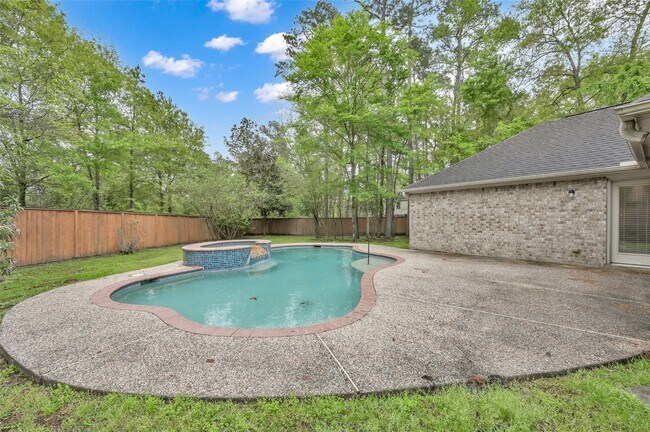 Building Photo - 10 Barker Ridge Ct