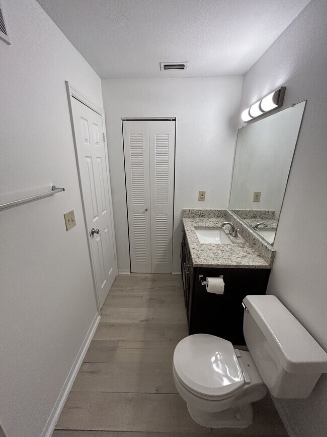 Building Photo - 1055 S Hiawassee Rd