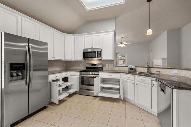 Building Photo - 26873 Armor Oaks Dr