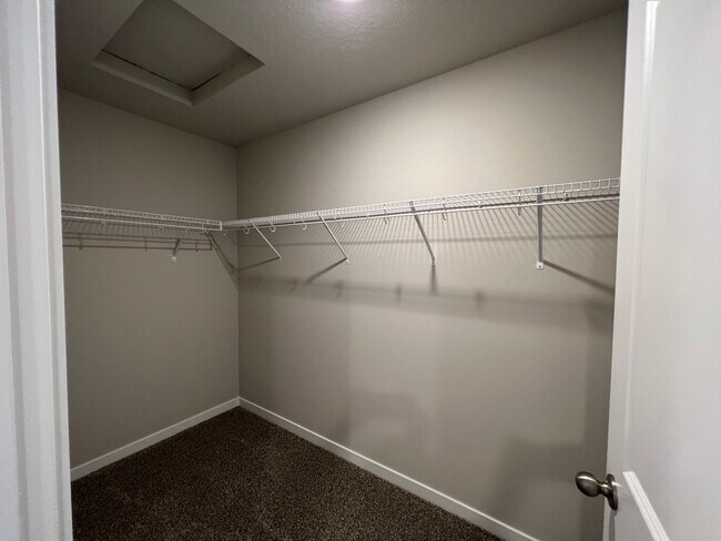 Building Photo - 1090 Bel Aire Ct