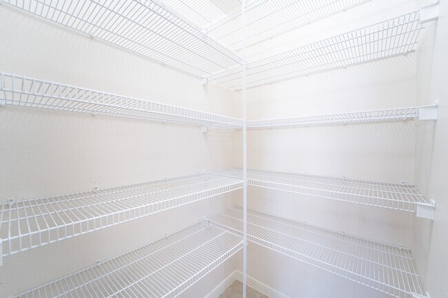 Building Photo - 2910 Sandleigh Dr