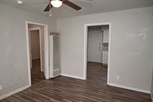 Building Photo - 600 E 1st St