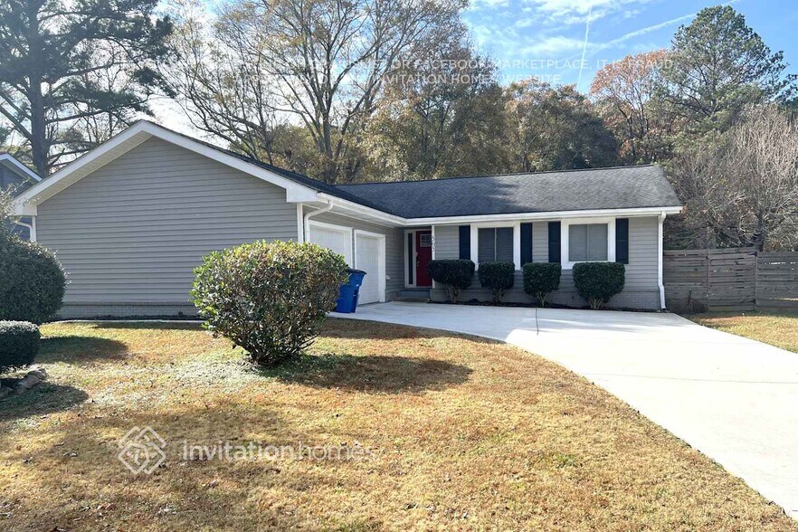 Primary Photo - 565 Lakeridge Cir SE