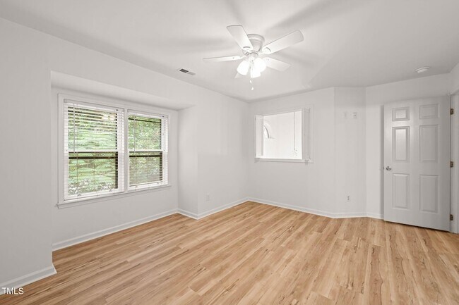 Building Photo - 403 Broad Leaf Cir