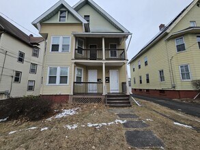 Building Photo - 498 Stanley St