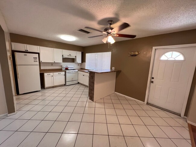Building Photo - 3/2 Single Family Home in Miramar- Ready f...