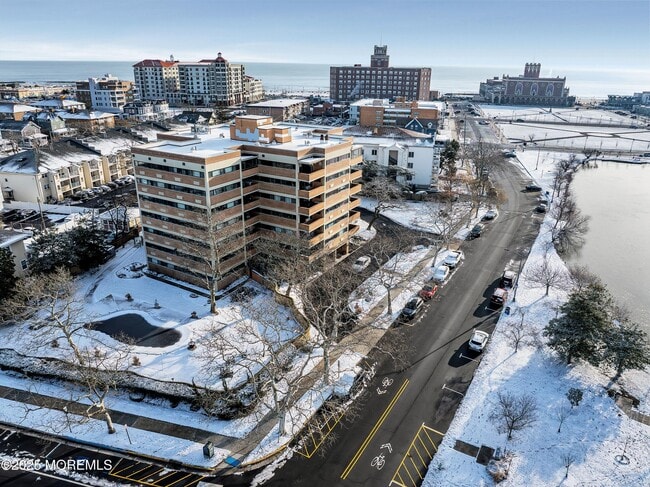 Building Photo - 321 Sunset Ave