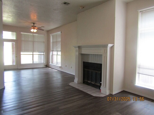 Building Photo - 503 NW Fairway Villa Dr