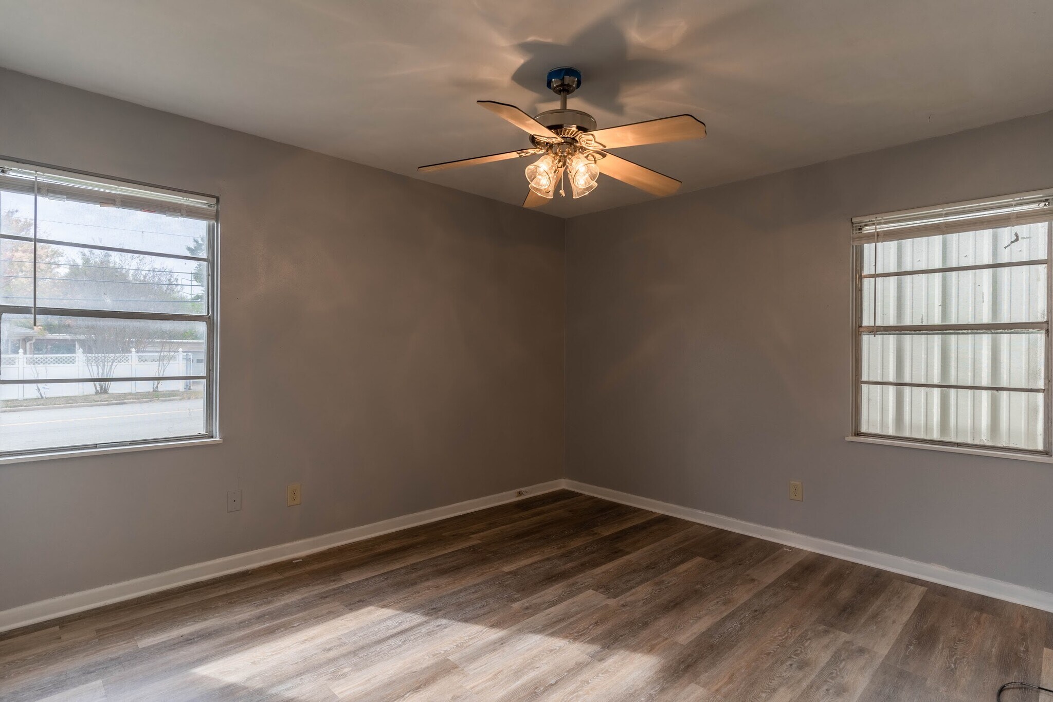 Master bedroom - 1800 Hilltop Dr