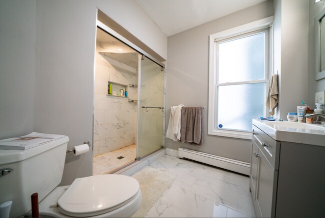 Building Photo - UPDATED MISSION HILL 4 BED/2 BATH WITH EASY TRAIN ACCESS