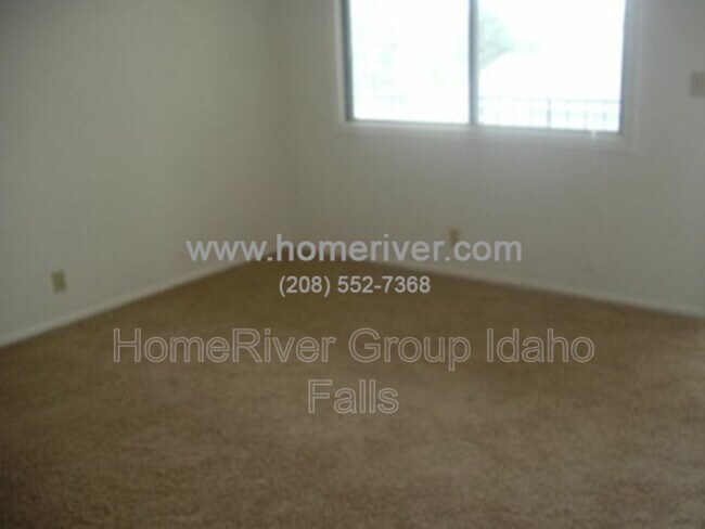 Building Photo - 2476 1st St