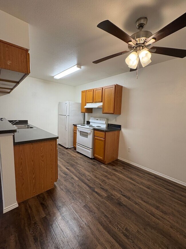Building Photo - 641 Woodard Ave