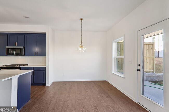 Building Photo - 727 Carmes Dr