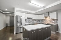 Building Photo - 433 Pine Ave