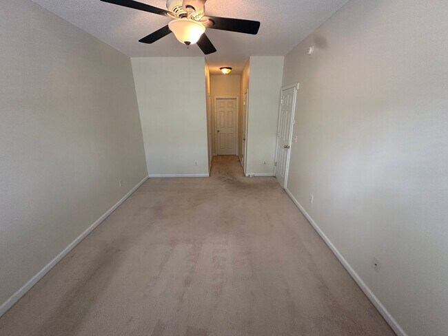 Building Photo - 518 Auburn Square Dr