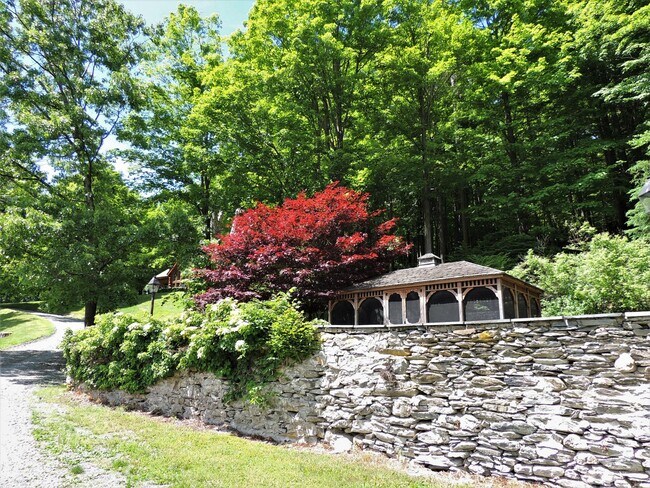 Building Photo - 438 Doodletown Rd