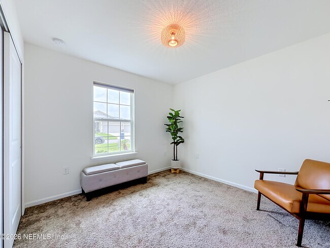 Building Photo - 826 Flach Dr