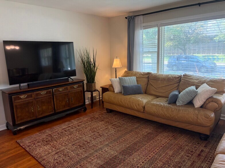 Living room - 319 Dodge Ave