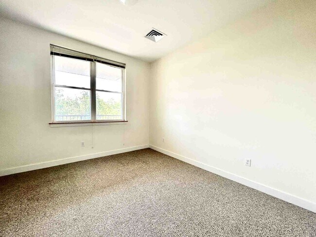 Building Photo - 410 Farrell St