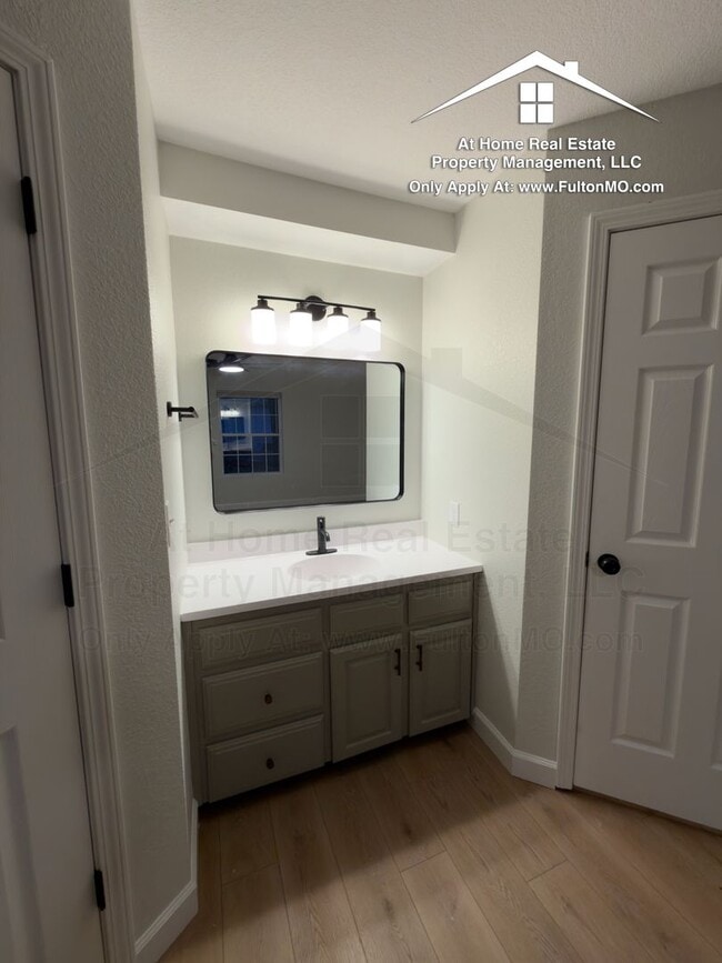 Building Photo - 1011-1013 Greystone Court