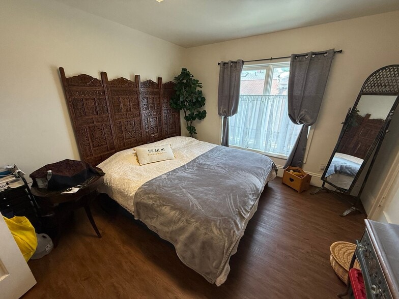 Building Photo - 504 Broadway