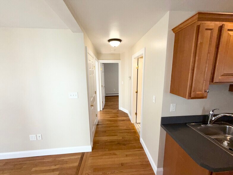 Building Photo - 28 Olney St