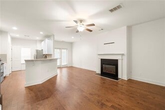 Building Photo - 1833 Edgehill Dr