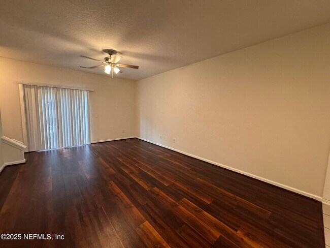 Building Photo - 485 Scrub Jay Dr