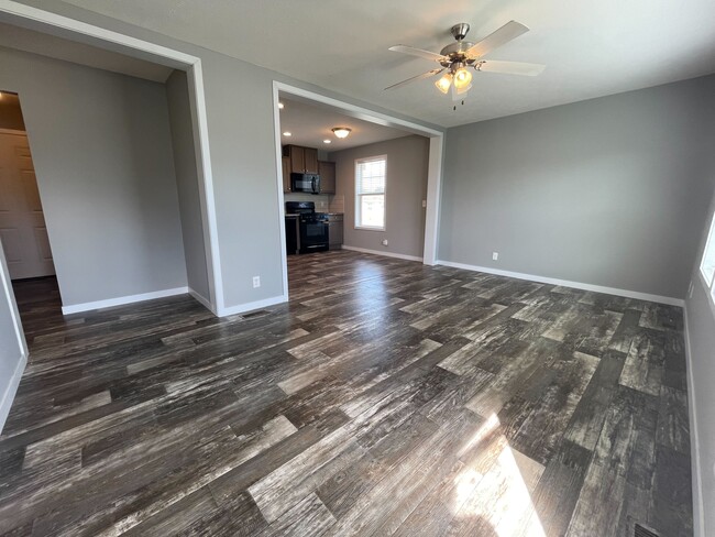Building Photo - 38033 Ducharme Dr