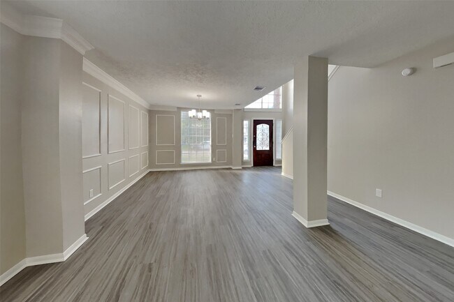 Building Photo - 20402 Avery Point Dr